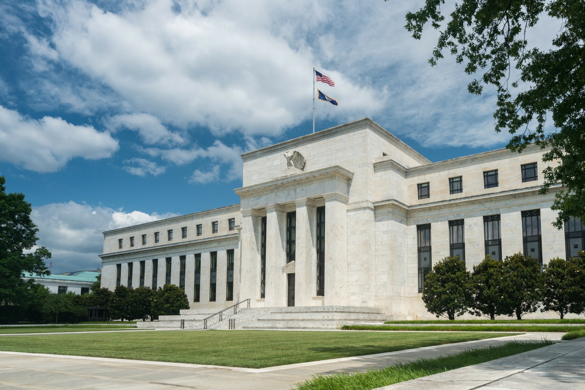 How the Federal Reserve Impacts Stock Prices